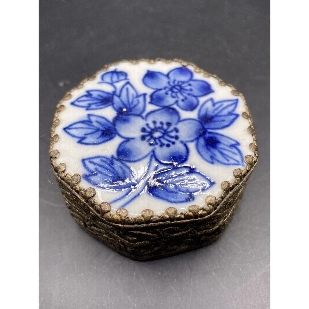 Trinket Box Blue /White Porcelain Silver Metal Shard Chinese Vintage